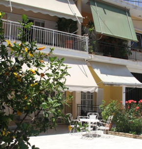 Гостиница Family house  Каламата